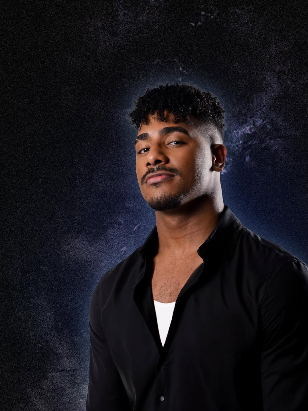 Musical Percy Jackson anuncia Thales Cesar no elenco e inicia vendas em São Paulo