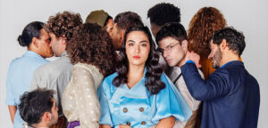 Musical "Alice de Cor e Salteado" transporta o clássico de Alice para o contexto de uma guerra