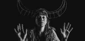 Bruna Betito faz novas apresentações gratuitas do solo VACA em diversas regiões de São Paulo