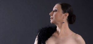 Solo escrito e interpretado por Luciana Carnieli, "UMA RAPSÓDIA PARA SARAH BERNHARDT" faz 1 mês de temporada gratuita