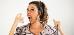 Flávia Reis faz estreia paulistana da comédia Neurótica! em julho no Teatro J. Safra