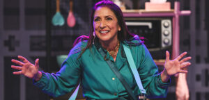 Flavia Garrafa apresenta os sucessos "Fale Mais Sobre Isso" e "Faça Mais Sobre Isso" no Teatro Multiplan